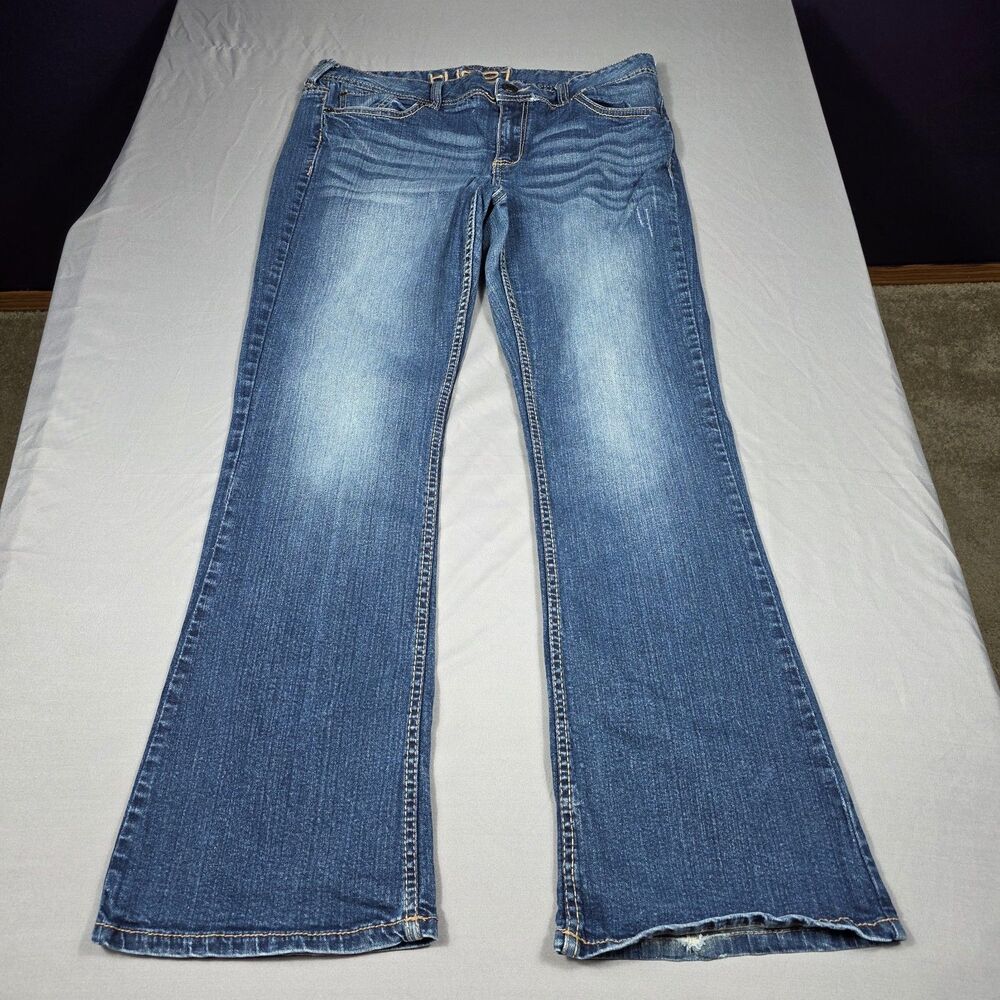 Rue 21 Bootcut Flare Jeans Women's Size 13/14 Mid Rise Y2K Whiskered